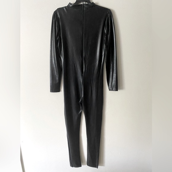 Woman’s Halloween Skeleton Costume - Picture 5 of 9